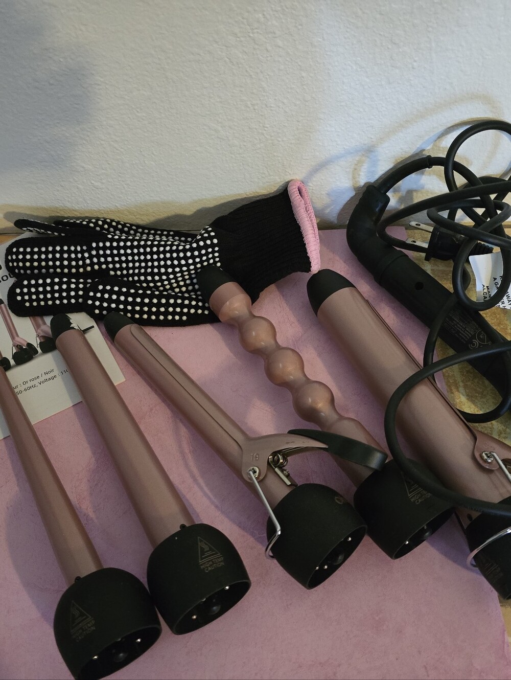 Rose Gold Curling Wand Set with Heat-Resistant Glove